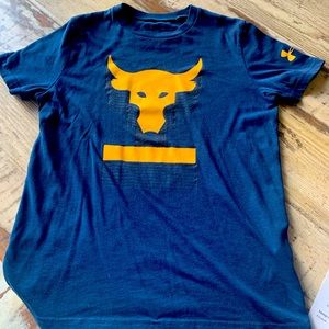 Under Armour short sleeve shirt size medium